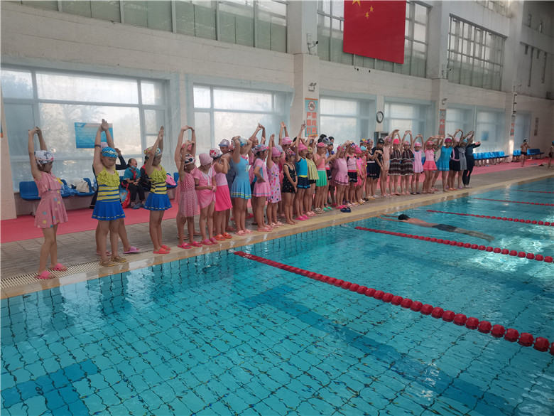 高台县持续加强中小学生游泳课教学